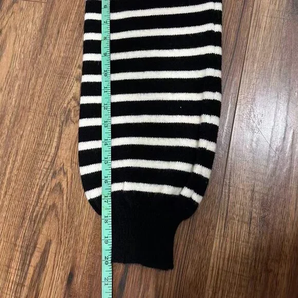 Black and White Striped Women's Sweater （L/XL） - Picture 13 of 16